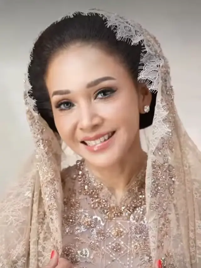 Maia Estianty Sebelum dan Sesudah Make Up di Pengajian dan Siraman El Rumi (Foto: Instagram @maiaestiantyreal)