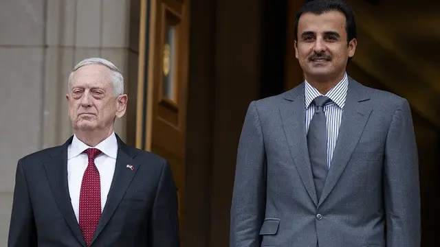 Emir Qatar Sheikh Tamim bin Hamad Al Thani dan Menteri Pertahanan Amerika Serikat Jim Mattis