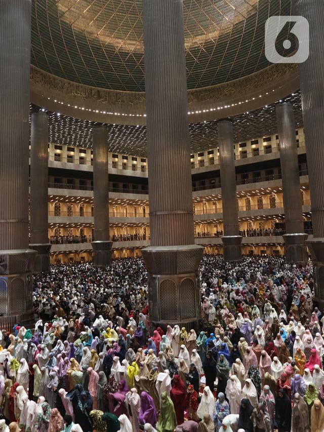 Sholat Tarawih Pertama di Masjid Istiqlal
