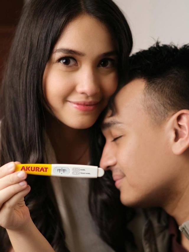 Hamil Anak Kedua, Ini 6 Potret Mesra Anjani Dina dan Suami yang Jarang Tersorot