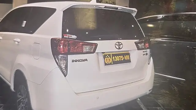 Mobil berplat nomor polisi diduga palsu yang digunakan tersangka Yoga Pratama saat melakukan penipuan (Istimewa)