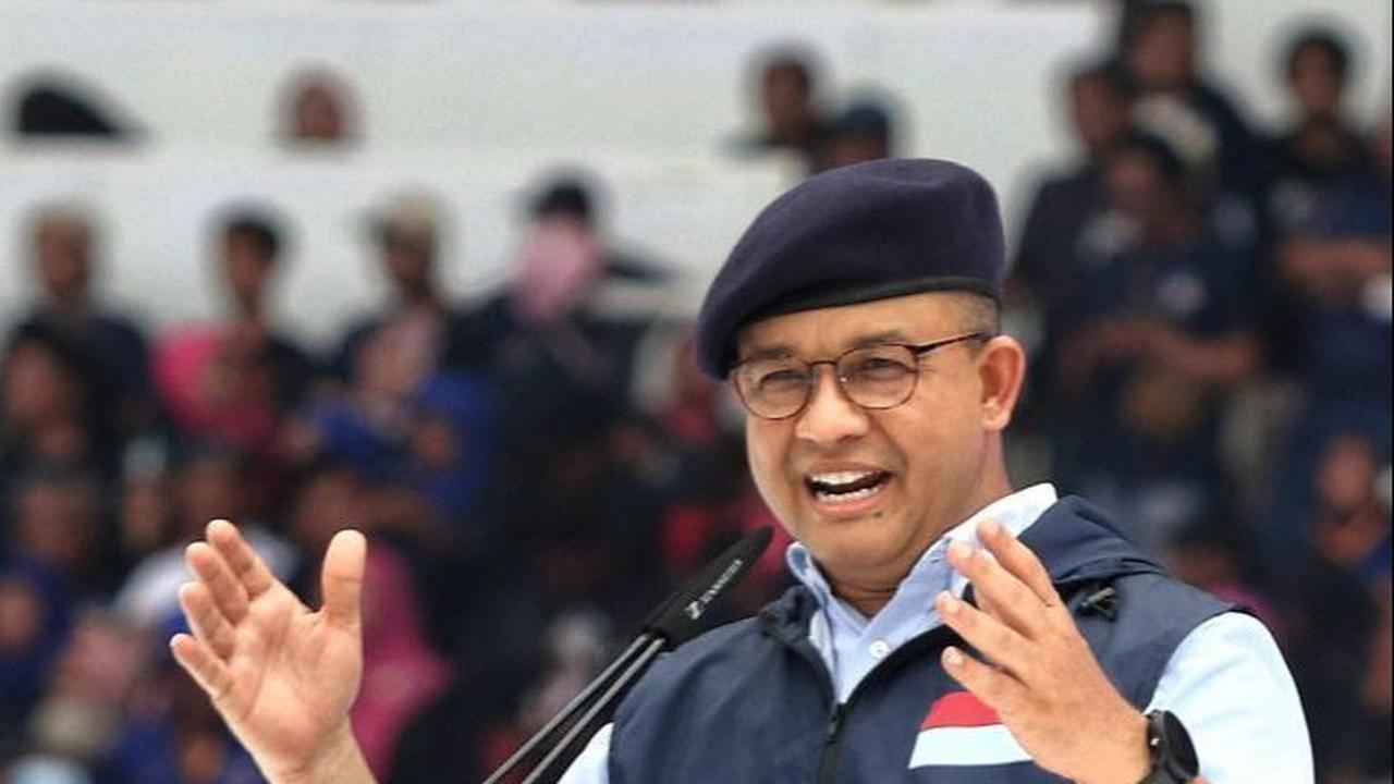FOTO: Pakai Baret, Pidato 'Berapi-Api' Anies Baswedan Membakar Semangat Para Kader NasDem di Gelora Bung Karno