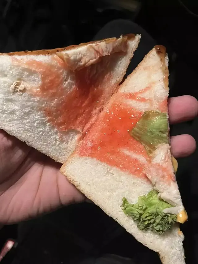 6 Momen Apes Beli Sandwich untuk Berbuka Puasa Ini Bikin Elus Dada