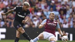 Gianluca Scamacca. Striker Italia berusia 23 tahun yang sejak awal musim 2017/2018 membela Sassuolo usai dipromosikan dari tim Sassuolo U-19 ini faktanya lebih banyak dipinjamkan ke beberapa klub di Italia dan Belanda. Pada musim 2021/2022 barulah ia memperkuat Sassuolo secara penuh di Liga Italia dan mampu tampil tajam dengan mencetak total 16 gol dari 36 laga. Pada awal musim 2022/2023 ia dilirik West Ham United untuk bermain di Liga Inggris yang merupakan ajang baginya untuk mencari pengalaman baru. (PA via AP/Nick Potts)