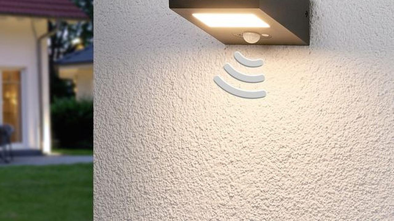 Lampu pagar dengan sensor gerak