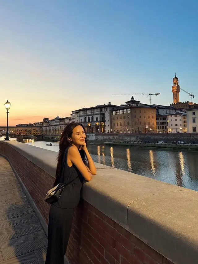 8 Adu Gaya Aaliyah Massaid dan Beby Tsabina yang Sama-sama Bulan Madu di Italia, Stylish dengan Chic Outfit