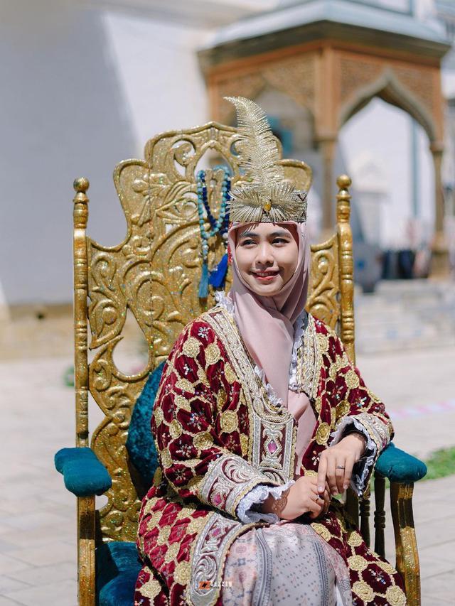 7 Potret Liburan Oki Setiana Dewi di Uzbekistan, Menawan saat Jadi Putri Bukhoro