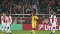 Pemain Juventus, Juan Cuadrado, merayakan gol ke gawang Olympiakos pada ajang Liga Champions, di Stadium Georgios Karaiskakis, Rabu (6/12/2017) dini hari WIB. (AP/Petros Giannakouris).