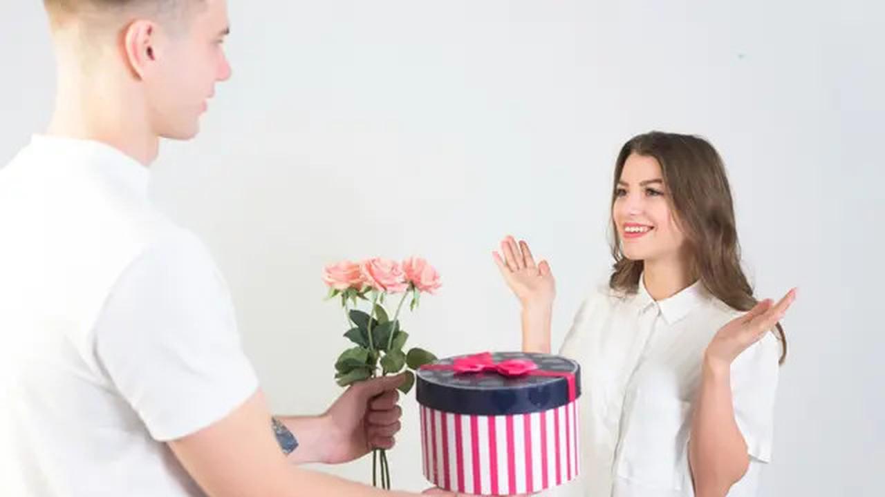 6 Tanda Orang Friendly Sebenarnya Menyukaimu, Jangan Salah Paham