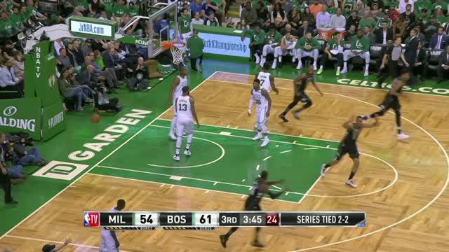 Berita video game recap NBA 2017-2018 antara Boston Celtics melawan Milwaukee Bucks Thunder dengan skor 92-87.