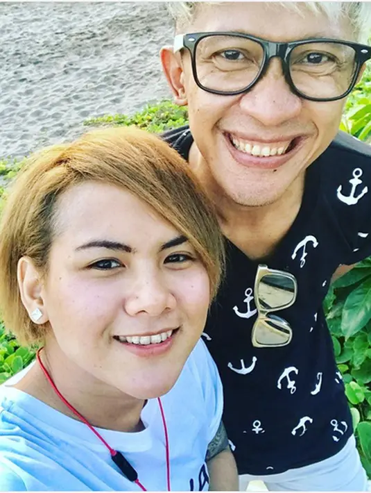 Tidak hanya Evelyn yang senang, tapi juga para warganet pengikut keduanya. Para netizen bahagia ketika keduanya kembali akrab. Seperti diketahui, setelah resmi cerai, keduanya menjaga hubungan baik. Tidak sedikit yang mendoakan rujuk. (Instagram/ev0124)