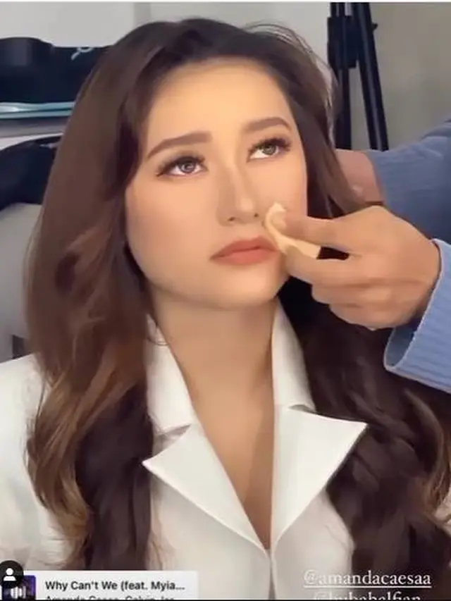6 Pemotretan Terbaru Amanda Caesa, Tampil Menawan dengan Dress High Slit