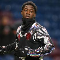 Gelandang Manchester United asal Inggris bernomor punggung 37, Kobbie Mainoo, melakukan pemanasan sebelum pertandingan Liga Inggris antara Burnley dan Manchester United di Turf Moor, Burnley, barat laut Inggris pada 7 Januari 2026. (Oli SCARFF/AFP)