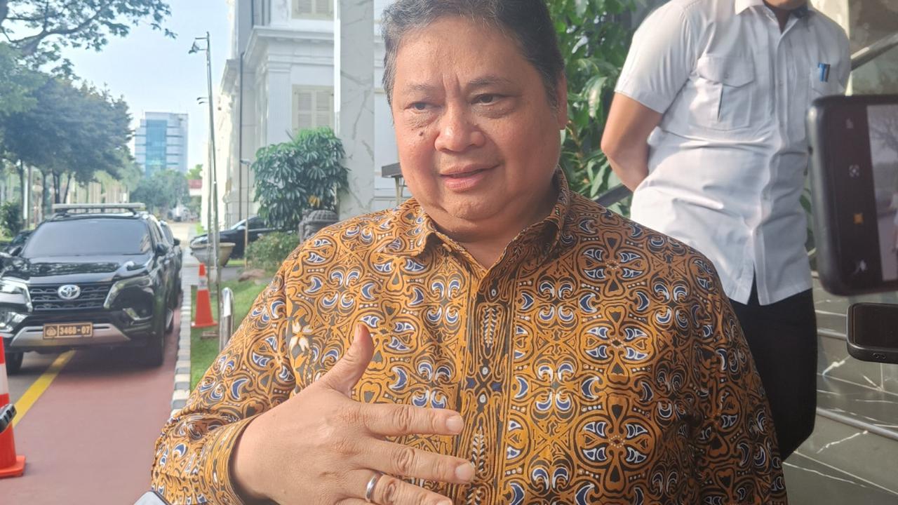 "Kalau itu (prerogatif) Pak Presiden," kata Airlangga kepada awak media di Kementerian Perekonomian, Jakarta Pusat, Senin (19/2).