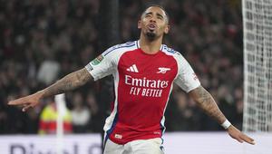 Pemain Arsenal, Gabriel Jesus melakukan selebrasi setelah mencetak gol ke gawang Crystal Palace pada laga perempat final Carabao Cup 2024/2025 yang berlangsung di Emirates Stadium, London, Inggris, Kamis (19/12/2024) WIB. (AP Photo/Kirsty Wigglesworth)