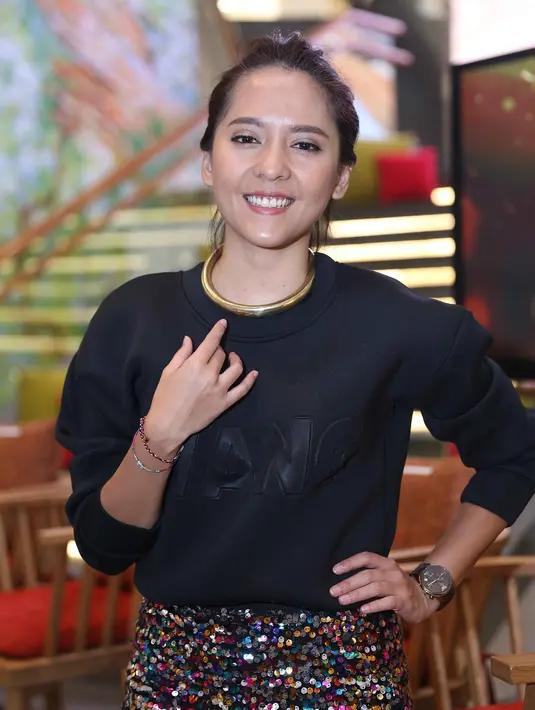 Lewat film terbarunya Ngenest, ia dinobatkan dalam dua nominasi. Sebagai Pemeran Wanita Utama Terfavorit dan Pemeran Wanita Utama Terbaik. (Nurwahyunan/Bintang.com)