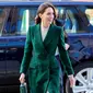 Princess of Wales, Kate Middleton dari Inggris tiba untuk mengunjungi University of Leeds di Leeds, Inggris utara, pada 31 Januari 2023. Kate tampil anggun dengan memadukan mantel zamrud Alexander McQueen dan gaun krim Victoria Beckham dengan sepatu bot setinggi lutut berwarna coklat. (AFP/Pool/Chris Jackson)