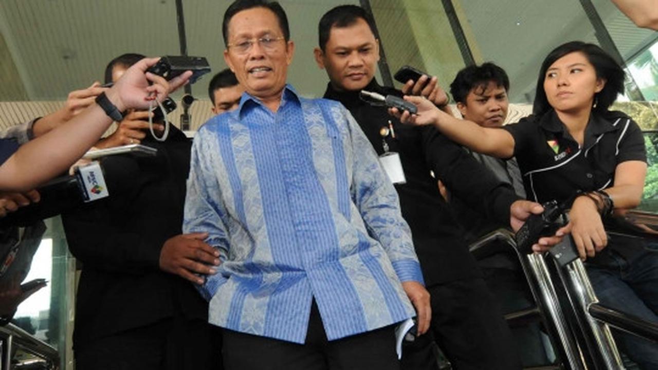 Usai diperiksa KPK, Kasianur Sidauruk tebar senyuman