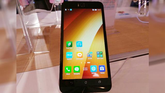 Asus Zenfone Selfie Benamkan Kamera Depan 13 Megapiksel