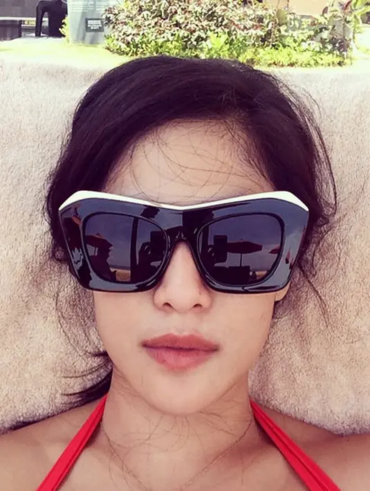 Dian Sastrowardoyo Benar-Benar Kecanduan Selfie, Masih Anggun?