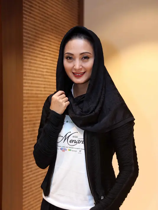 "Alasan karena film ini buat saya sangat bagus ceritanya, ringan tapi maknanya dapat. Alhamdulillah bersyukur kepada Allah bisa bergabung di sini," kata Della Puspita. (Nurwahyunan/Bintang.com)