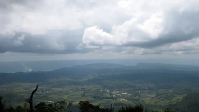 Pemandangan dari Gunung Pangulubao di dekat Danau Toba Sumatra Utara. (Dok: Gunung Bagging https://www.gunungbagging.com/pangulubao/)