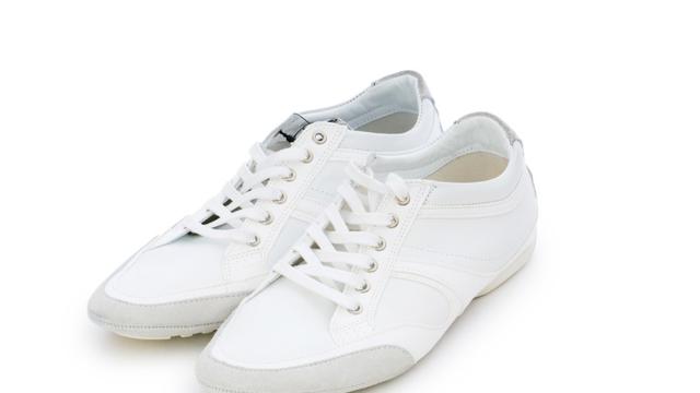 5 Cara Ampuh Menjaga Sepatu Putih Favorit Tetap Bersih - Fashion