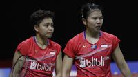 Ganda Putri Indonesia, Greysia Polii/Apriyani Rahayu, saat melawan wakil Denmark, Maiken Fruergaard/Sara Thygesen, pada laga final Daihatsu Indonesia Masters 2020 di Istora, Jakarta, Minggu (19/1). Greysia/Apriyani menang 18-21, 21-11, dan 23-21. (Bola.com/M Iqbal Ichsan)