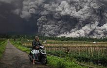 FOTO: Dahsyatnya Aliran Piroklastik Gunung Semeru di Tengah Status Awas