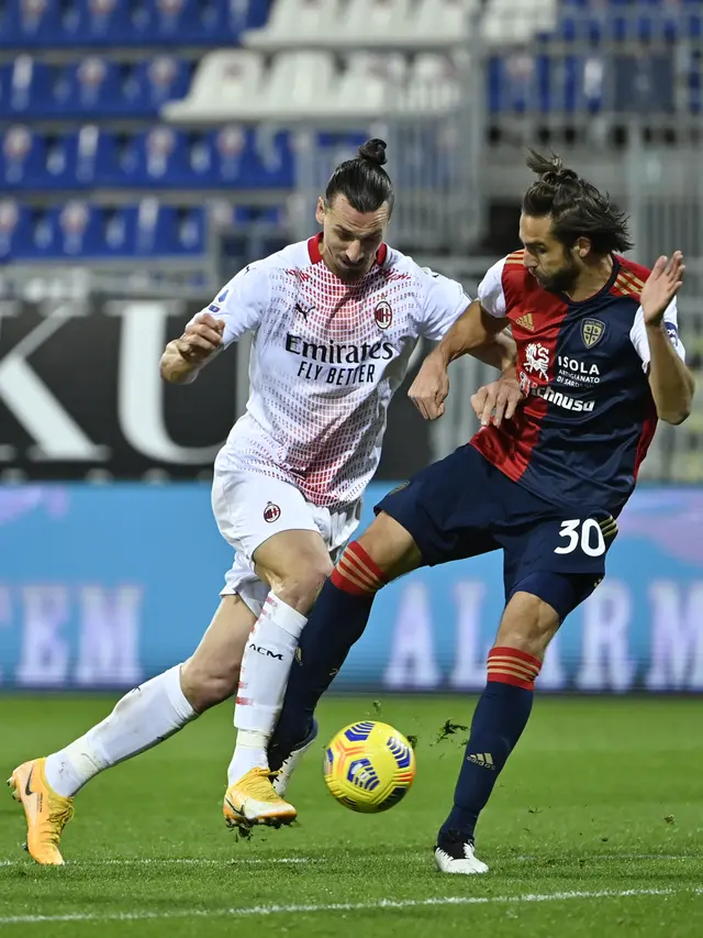 Zlatan Ibrahimovic Menggila Bikin 2 Gol, AC Milan Bungkam Cagliari