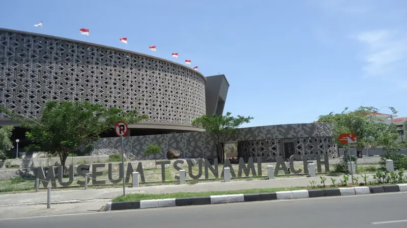Bongkar Kenangan Tsunami Melalui Museum Tsunami Aceh
