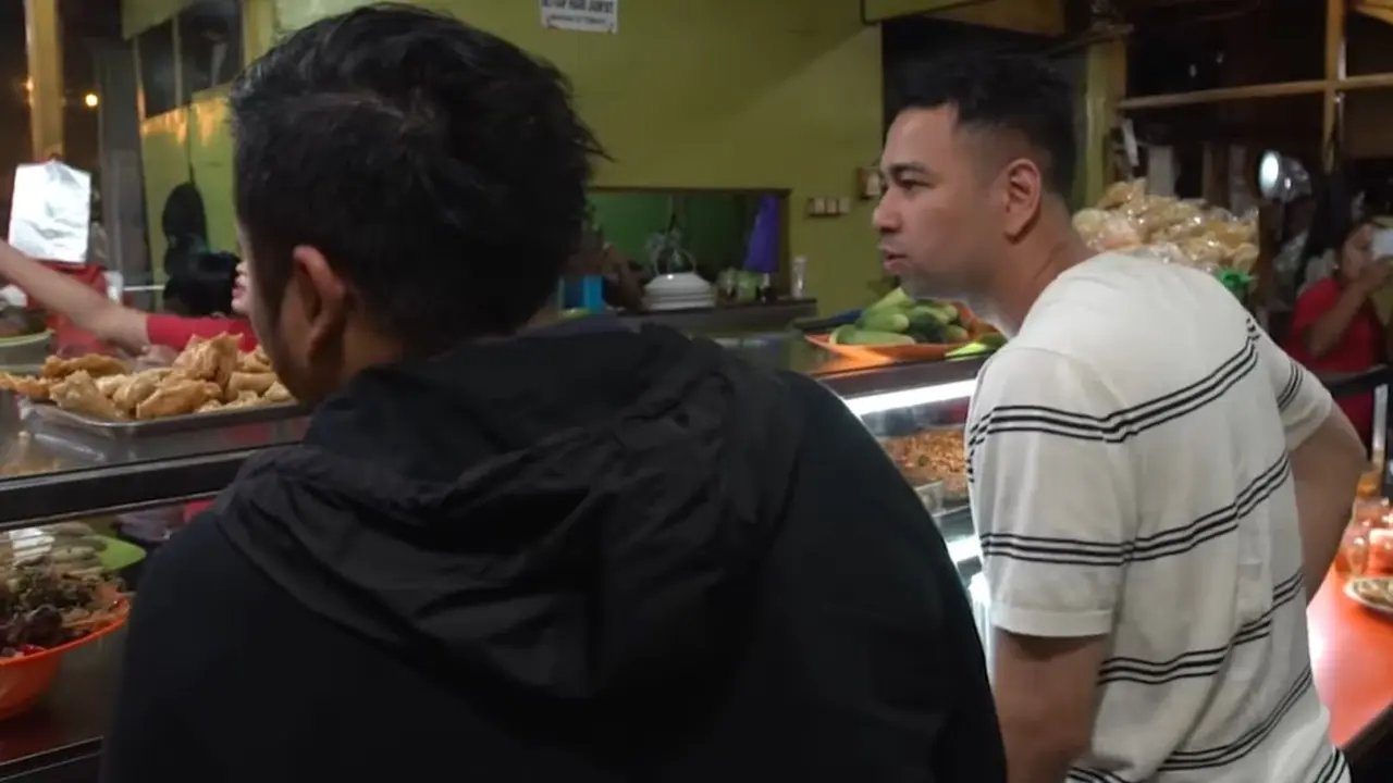 Raffi Ahmad makan di warteg (YouTube/Rans Entertainment)