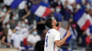 Penyerang timnas Prancis, Olivier Giroud merayakan gol yang dicetaknya ke gawang Bulgaria pada laga uji coba menjelang Piala Eropa 2020 di Stade de France, Rabu (9/6/2021) dini hari WIB. Timnas Prancis menaklukkan Bulgaria dengan skor meyakinkan 3-0. (AP Photo/Francois Mori)