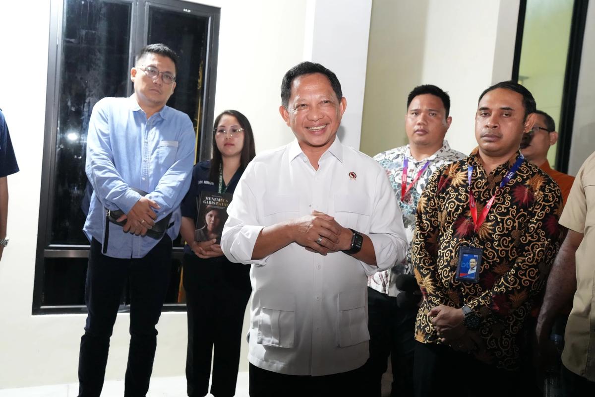 Mendagri Tito Tinjau Program Perumahan Rakyat di Tomohon