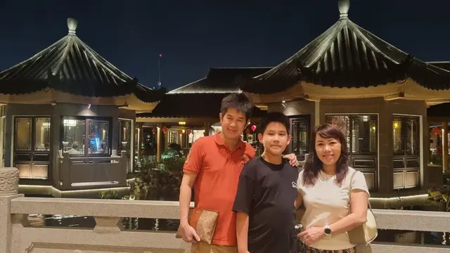 Detektif Jubun dan keluarganya.