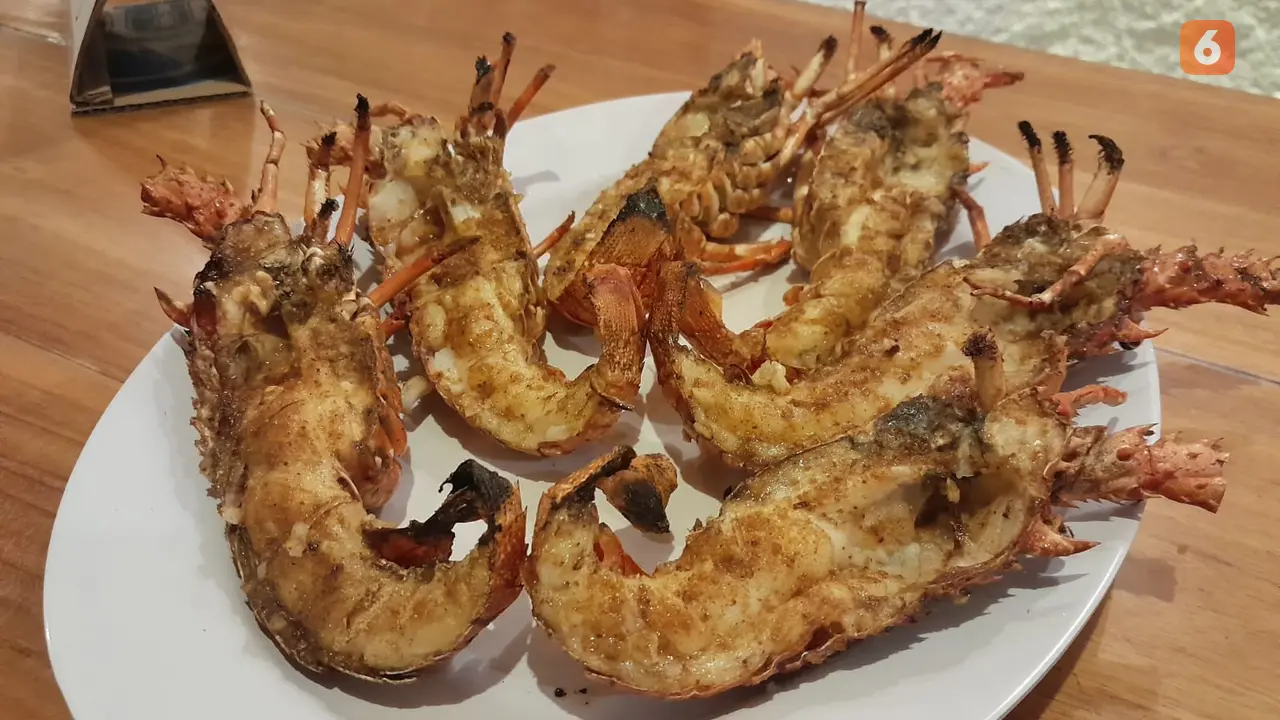 Lobster, makanan lezat dan bergizi dengan antioksidan, asam lemak esensial, serta manfaat untuk mencegah anemia. Makan sehat tanpa takut kolesterol tinggi! (Foto: Benedikta Desideria/Liputan6.com)