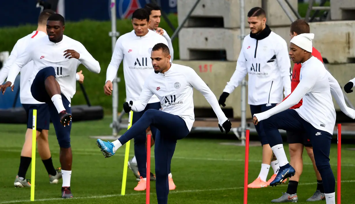 Para pemain Paris Saint-Germain mengikuti sesi latihan jelang menghadapi Club Brugge pada laga Grup A Liga Champions di Saint-Germain-en-Laye, Paris, Prancis, Selasa (5/11/2019). (FRANCK FIFE/AFP)