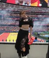 Lisa BLACKPINK bergaya Nike Girl saat nonton Belgia vs Spanyol di Los Angeles Stadium. Tas Hungry Chili BOYY sekitar Rp42,5 jutaan jadi pusat perhatian. (@lalalalisa_m)