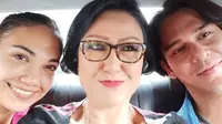 6 Potret Debbie Cynthia Dewi dengan Pemain Samudra Cinta, Langganan Antagonis