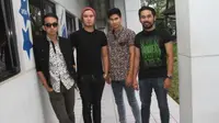 Lama tak terdengar, ternyata grup band Lyla tengah sibuk mempersipakan peluncuran album terbarunya yang berjudul Dunia Sempurna.