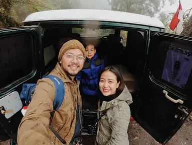 Sudah hampir satu dekade sejak Astrid dan Arlan mengikat janji suci sehidup semati, kini dua sejoli ini pun telah dikaruniai seorang anak bernama, Alec Djuara Djoewarsa. (Liputan6.com/IG/astridbasjar)