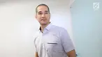 Pesinetron Okan Cornelius menggelar temu media terkait tuduhan sebagai penyuka sesama jenis di kawasan Gongdangdia, Jakarta, Selasa (12/12). Okan menanggapi tudingan Sammy Simorangkir yang menyebutnya penyuka sesama jenis. (Liputan6.com/Herman Zakharia)