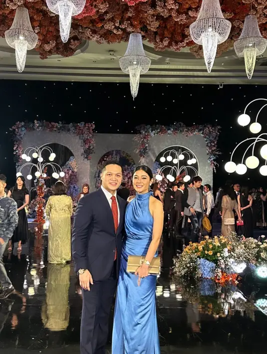 Naysila Mirdad dan Arfito Hutagalung di resepsi pernikahan Jessica Mila dan Yakup Hasibuan. (Foto: Instagram/naymirdad)