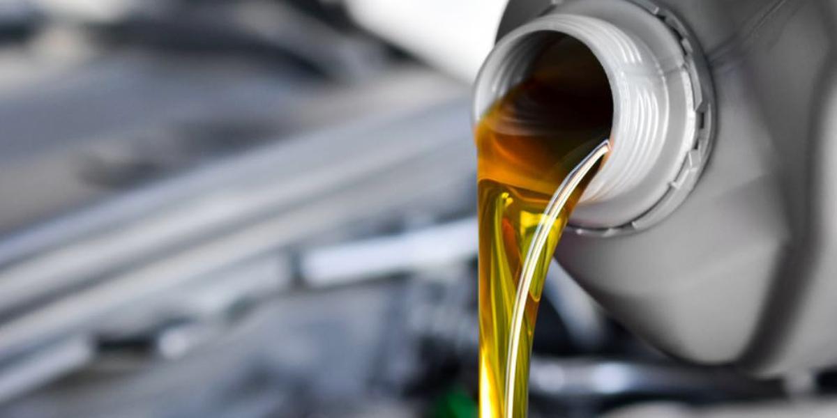 Estimasi Biaya Penggantian Oli Mobil Usai Terendam Mobil