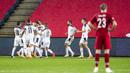 Pemain Serbia merayakan gol yang dicetak Sergej Milinkovic-Savic ke gawang Norwegia pada laga semi final playoff Euro 2020 di Ullevaal Stadion, Jumat (9/10/2020) dini hari WIB. Serbia menang 2-1 atas Norwegia. (AFPStian Lysberg Solum/NTB)