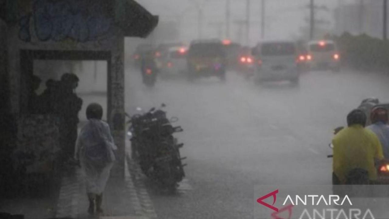 Hujan Lebat BMKG: Waspada Potensi Cuaca Ekstrem di Berbagai Wilayah Indonesia Jumat Ini