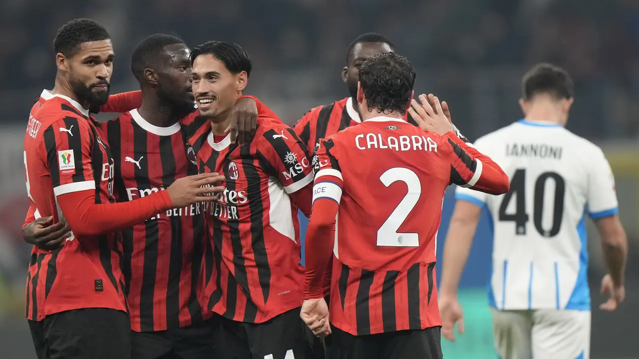 Foto: Selebrasi Dingin Tijjani Reijnders setelah Lesatkan Gol Roket dalam Kemenangan Besar AC Milan atas Sassuolo di Liga Italia