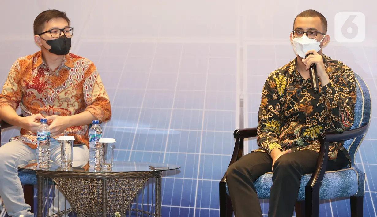 Senior Product Manager Huawei Indonesia Ali Hanif (kanan) dan Chief Commercial Officer of SUN Energy Dionpius Jefferson (kiri) dalam diskusi mengejar Targer Bauran energi melalui pemanfaatan tenaga hijau di Ibukota Negara Baru di Jakarta. Target EBT sebesar 23% pada tahun 2025. (Liputan6.com)