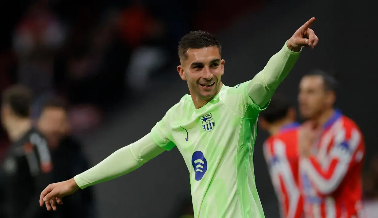 Barcelona sukses menyamakan skor di menit ke-78. Umpan silang Raphinha mampu dikonversi Ferran Torres menjadi gol tanpa bisa diantisipasi penjaga gawang Atletico de Madrid, Jan Oblak. (OSCAR DEL POZO/AFP)