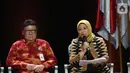 Menaker Ida Fauziyah (kanan) menyampaikan paparan saat diskusi panel V Rakornas Indonesia Maju antara Pemerintah Pusat dan Forum Koordinasi Pimpinan Daerah (Forkopimda) di Bogor, Rabu (13/11/2019). Panel V itu membahas penyederhanaan regulasi dan reformasi birokrasi. (Liputan6.com/Herman Zakharia)